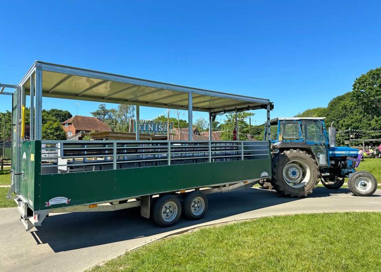 Accessible tractor trailer ride