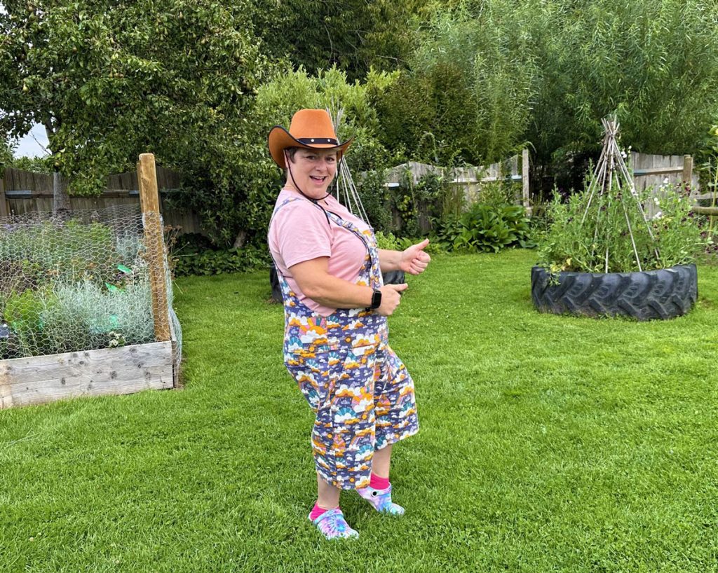 Image of lady in cowboy outfit for Country showdown event