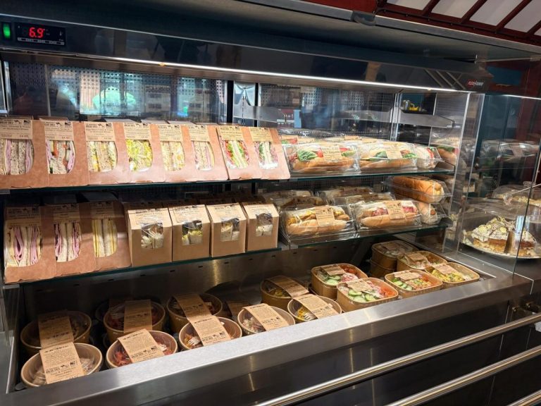Sandwidhes, salads and wraps